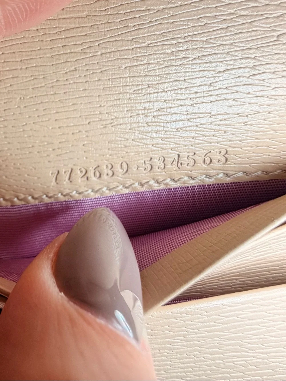 Gucci Beige Script Zip Wallet with Gold Logo - Picture 5 of 8